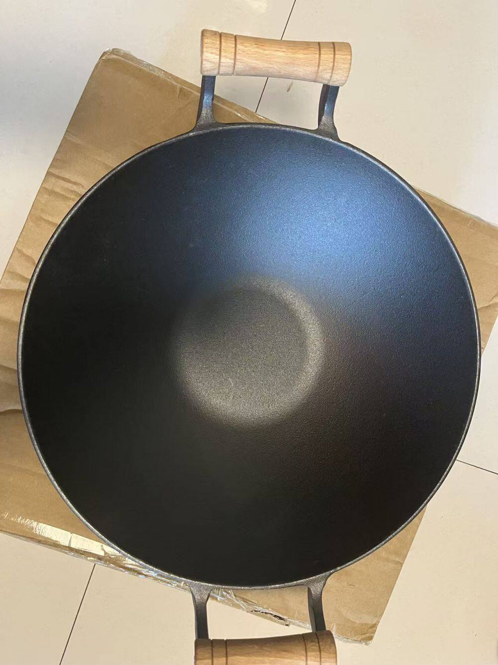 Embrace Tradition, Elevate Your Kitchen: The Hand-Forged 36cm Cast Iron Wok