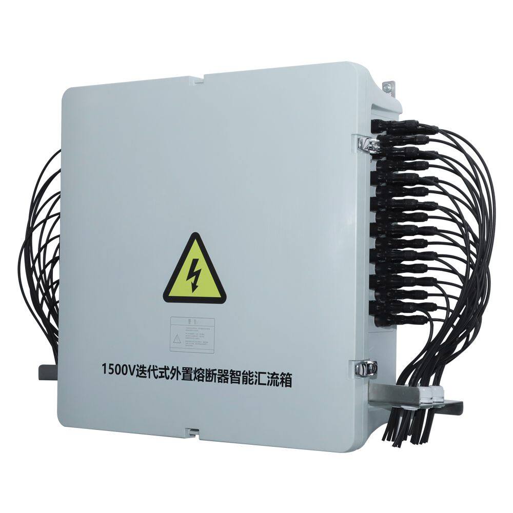 combiner box with fuse connector