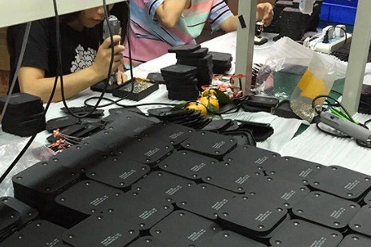 Factory Wholesale Universal Wireless Charger for Cellphone Fast Charging Pad with Dual Usb Charger Desk Wireless Chargers 15W