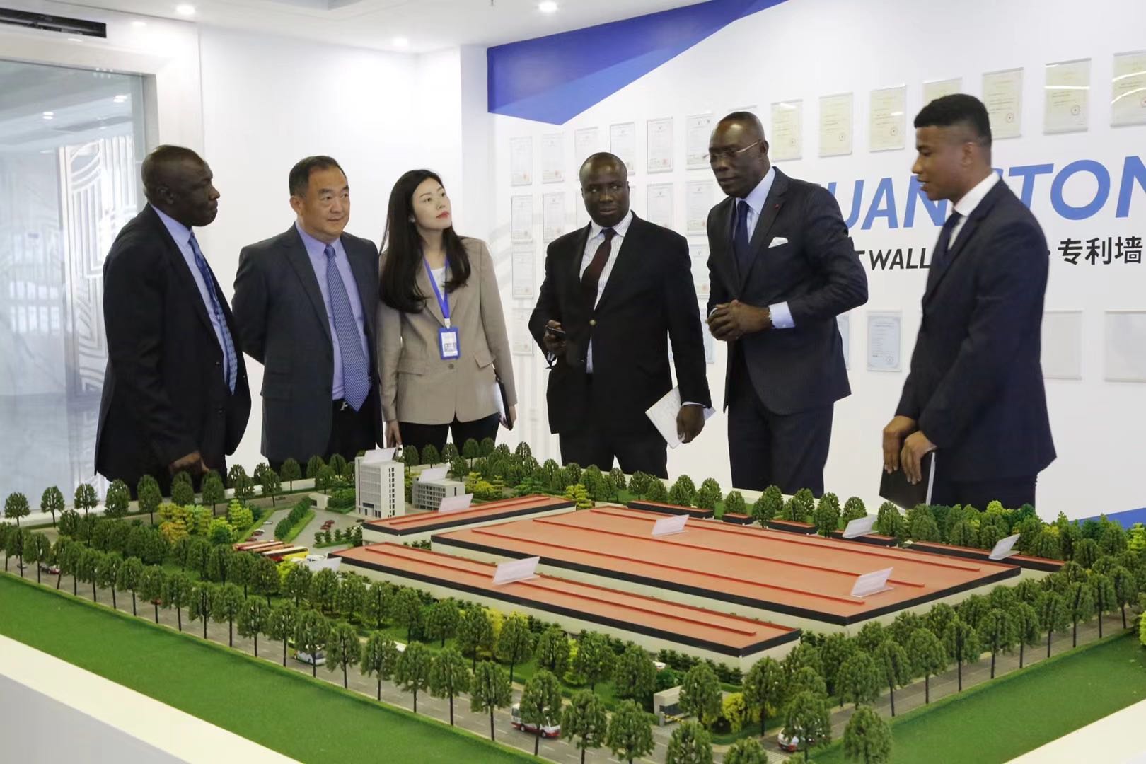 Consul General of Cote d 'Ivoire in Guangzhou visited Jinwan Bus