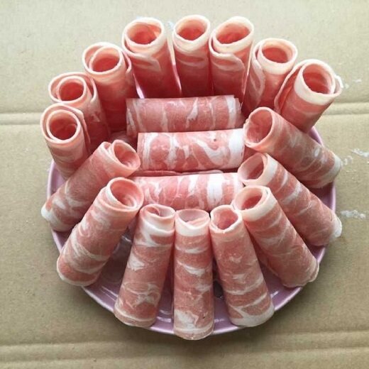 Cutting of lamb rolls in hot pot restaurants