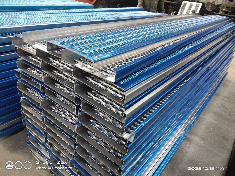 grip strut grating (6)