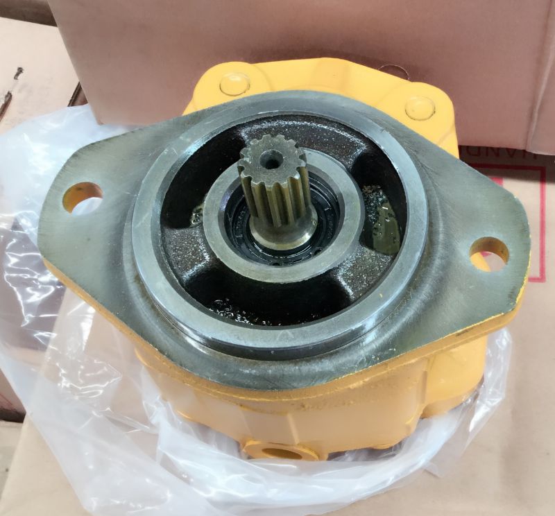 704-31-24110 Emergency Steering Pump for komatsu WA100-1/WA120-3/WA150-1/WA120-1 PUMP ASSY