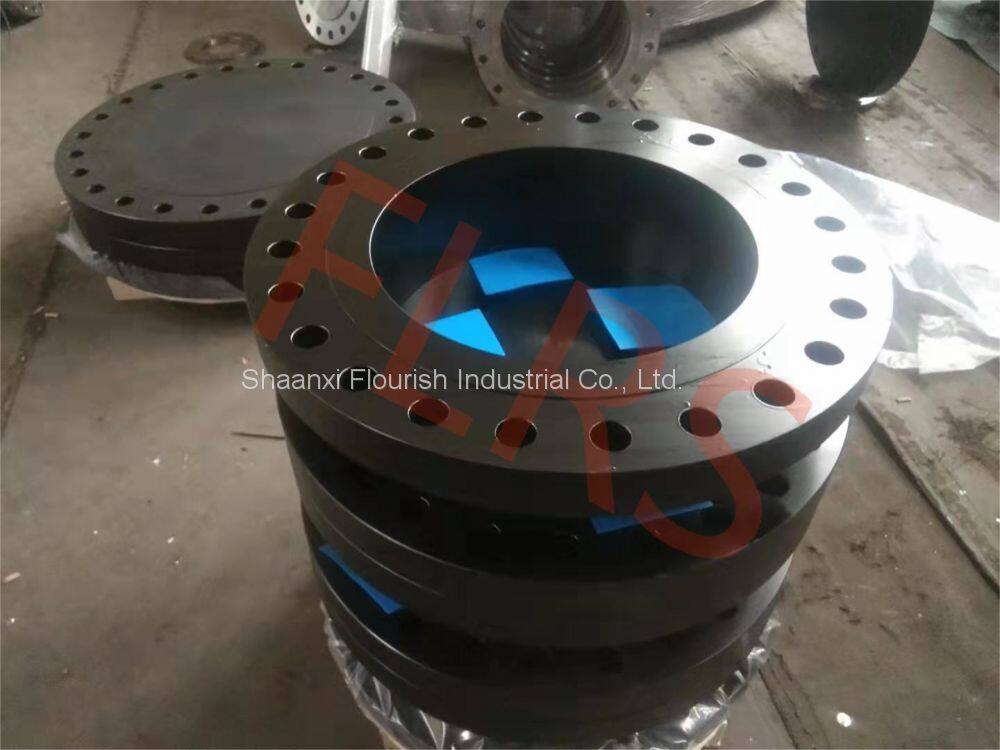 ps106458478-annealing_and_normalizing_pipe_flanges_painted_black_size_from_1_2_inch_to_24_inch_stand