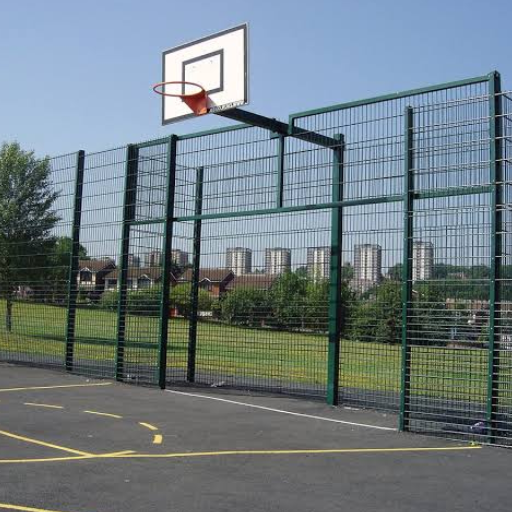 home basketball court fence (2)