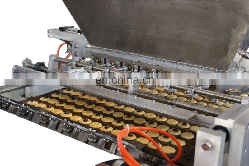 Automatic pancake dorayaki cake making machine