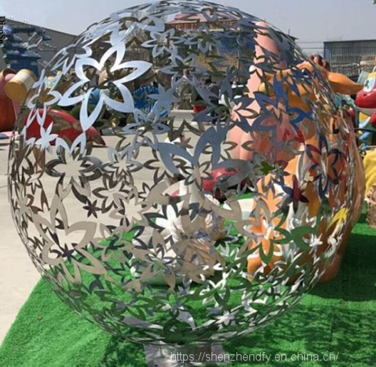 Gardenlaserhollowspheresculpture