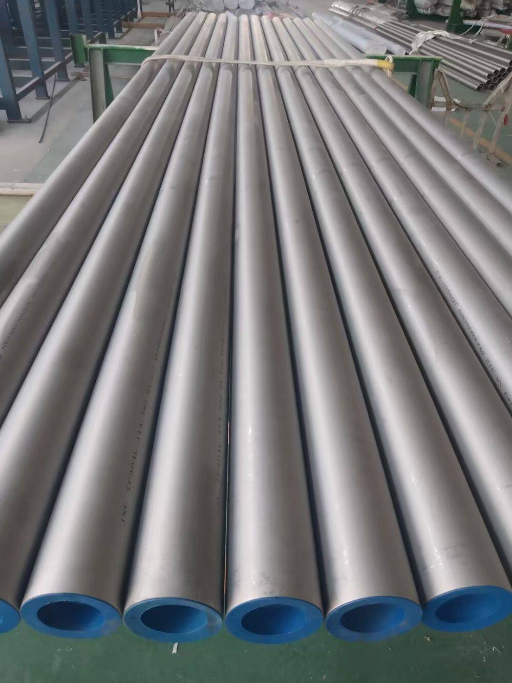 What is the optimal ratio of each element in austenitic stainless steel pipes?