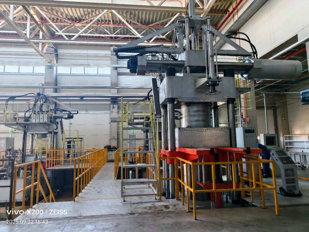 Tyre bladder rubber injection machine features