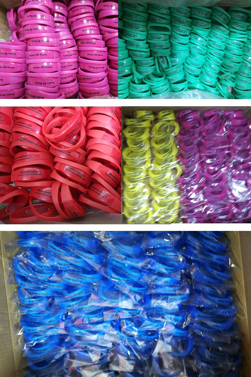 Big Concerts Party Favor LED Glowing Bracelets On Off Blinking Custom LED Wristband