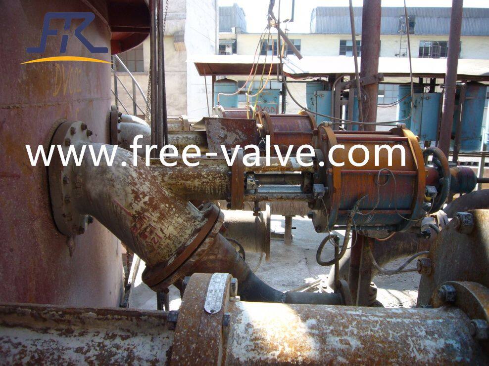 Pneumatic tank bottom valve