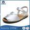 Summer Fashionable Shiny Silver Patent Girls Flat Sandals with Buckle Strap