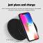 Ma?geschneiderter tragbarer Wireless-Ladeger?t (Wireless Charger) für iPhone und Android-Mobilger?te. Tragbarer drahtloser Ladeunterlage (Wireless Charger Pad) mit LED-Rundlicht