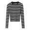 Chemise de base pour femme à manches longues avec couture au col rond en style européen et américain, nouveau style pour automne et hiver, T-shirt intérieur amincissant et ajusté.