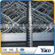 Heat-dispersing wire mesh fence for indoor diamond fence