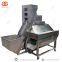 Máquina industrial para pelar cebollas. Equipamiento de procesamiento de frutas y verduras de alta velocidad