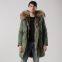 Nuevo estilo de abrigo cálido de oto?o e invierno europeo y estadounidense. Abrigos de invierno de longitud mediana de color verde militar. Ropa de algodón con verdadera piel de zorro.