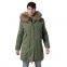 Nuevo estilo de abrigo cálido de oto?o e invierno europeo y estadounidense. Abrigos de invierno de longitud mediana de color verde militar. Ropa de algodón con verdadera piel de zorro.
