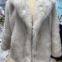 Casaco de paletó feminino branco e preto com detalhes de pelúcia falsa de 2025, roupa exterior de inverno elegante de comprimento médio