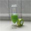 hot sell 500ml borosilicate glass drinking bottle with fruit squeezer and lid