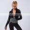 TWOTWINSTYLE Спортивная одежда Hit Color для женщин с застежкой на молнию, воротником-стойкой и длинными рукавами, стилизующая фигуру
