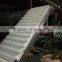 Food grade modular belt with baffle and side guide lift conveyor for snack food