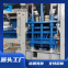 High-pressure vibration system for compact and dense bricks.