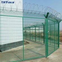 Premium 3D Curved Welded Wire Mesh Fencing - Ideal for Garden and Landscape Design thumbnail-4
