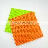 Eco-Friendly Square Silicone Cellular Place Mats thumbnail-4