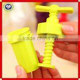 Garlic Press Peeler Crusher Presser Twist Kitchen Helper Gadget Cutter Hand Tool thumbnail-2