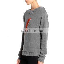 Женский свитер из серого Cashmere, выполненный методом интарсии с индивидуальным дизайном thumbnail-3