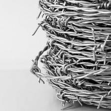 Razor Wire Fence Stretch Ribbon Barbed Wire Coil Double Twisted Barbed Wire thumbnail-3