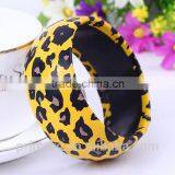 Wholesale Fashion Mixed Color Leopard Printed Wide Acrylic Resin Bangle thumbnail-5