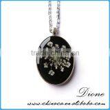 Low MOQ Resin Real Flower Necklace Herbarium Pendant thumbnail-2