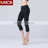 Wholesale Fitness Apparel Womens Capri Leggings in Plain Color thumbnail-1