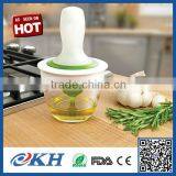 KH Quick Delivery Time Non-toxic Brush With Oil Dispenser