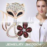 China Wholesale Brooch Fashion Rhinestone Fox Brooch Pearl Brooch for Scarf Buckle thumbnail-1