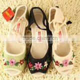 Traditional Shoe for Woman From China