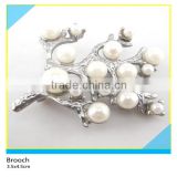 Sliver Plated Pearl Plum Blossom Design Brooch for Dress Decoration 3.5x4.5cm