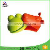 Hot Selling Food Grade Kitchenware Animal Shape Heat Resistant Baking Silicone Oven Gloves thumbnail-1