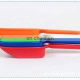 Pet Plastic Cat Litter Shovel Candy-colored Perforated Grid Tofu Small Shovel Feces Clean Shovel thumbnail-3