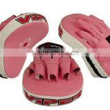 Curved focus mitt