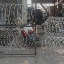 Galvanized 950mm Coil Diameter Concertina Razor Wire thumbnail-2