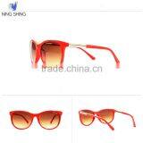 Classical Wooden Kiss Sunglasses thumbnail-1