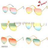China Factory Direct Wholesale Polarized Classic Gradient Sunglasses thumbnail-1