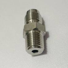 NPT Male to VCR Male Adapter With 1/4