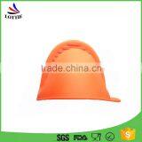 China Manufacturers 2016 Hot Selling Food Grade Heat Resistant Silicone BBQ Baking Mitt thumbnail-2