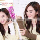 Wholesale Autumn and Winter Half Acrylic Gloves Hook Flower Type Knitting Women Warm Gloves thumbnail-5