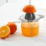 2016 New Design Hand Use Plastic Fruit Squeezer Lemon Juicer Juice Squeezer With Measuring Cup thumbnail-2