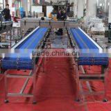 Roller top chain conveyor for pack of bottles